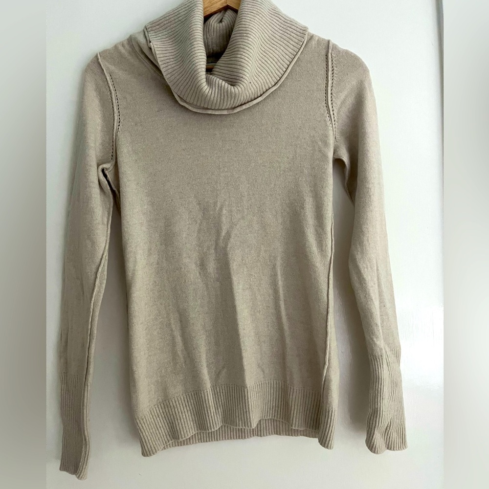 Crowl neck sweater